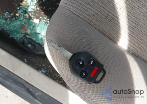 2013 Subaru Outback 2.5I Premium z USA, uszkodzony, nr VIN 4S4BRBCC8D3208028